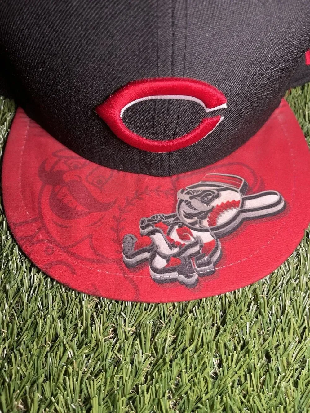 New Era Cincinnati Reds Black/Red Hat MLB Officially Licensed Size 7 3/8